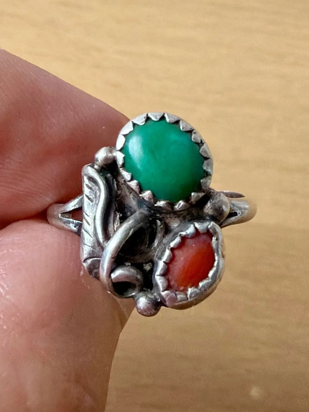 Vintage Native American Navajo Green Turquoise & Coral Ring 925 Sterling Silver